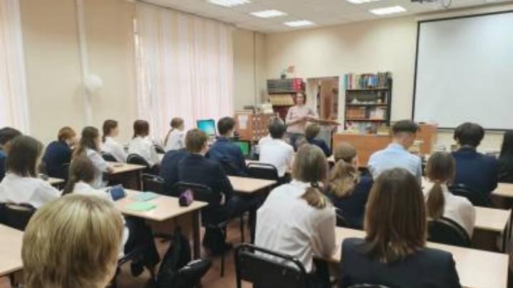 Полицейские провели правовой урок для учеников мурманской гимназии